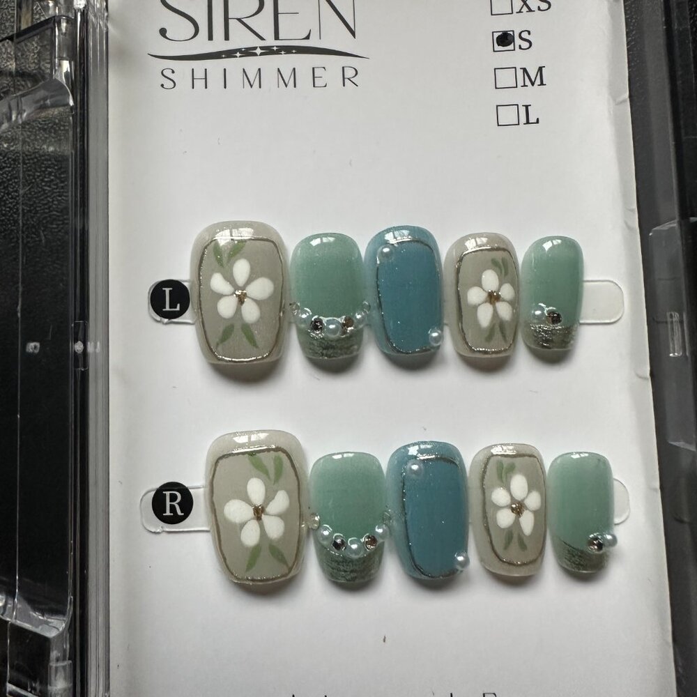 High-quality handcrafted reusable press on nails.
